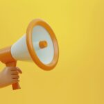 Półki na książki jako element dekoracyjny — jak połączyć estetykę z funkcjonalnością?